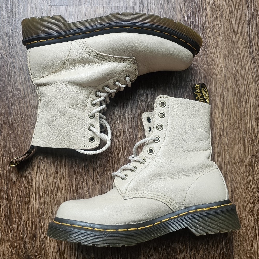 Dr. Martens Doc Martens 1460 Pascal 8 Eye Boot Womens 6 Parchment Beige Off Whit